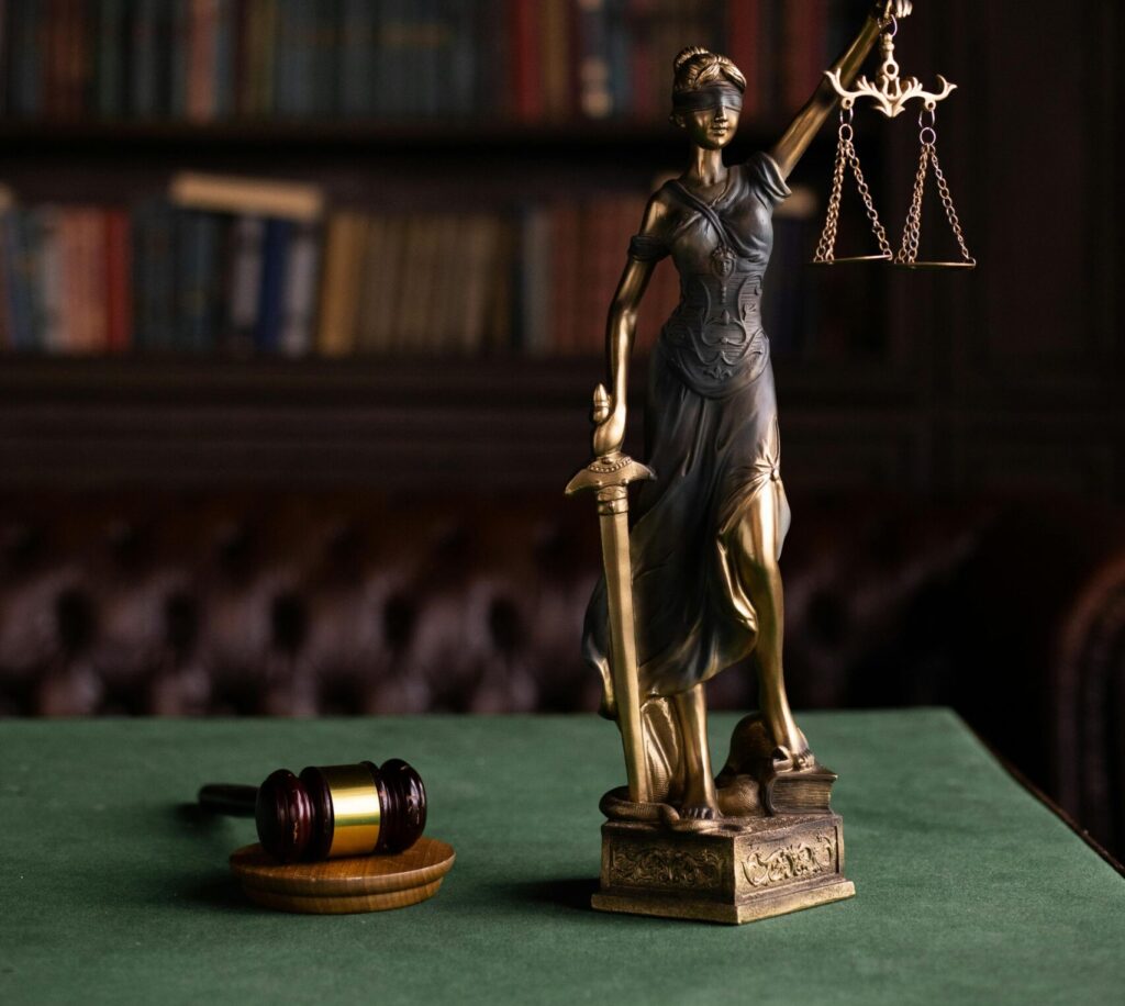 العلاقة بين الإدارة والمواطن في القانون الإداري المغربي